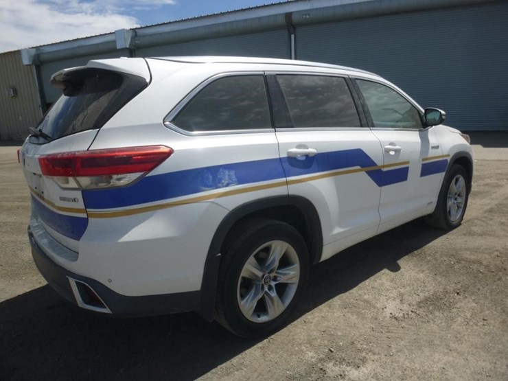 2016-toyota-highlander-image-3