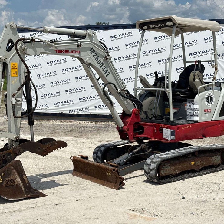 2022 TAKEUCHI TB225