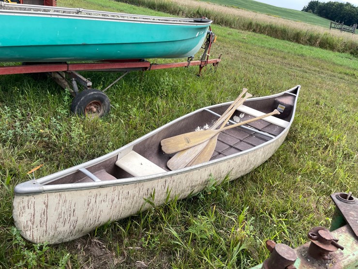 #2652-•-american-fiberlite-15'-canoe-image-1