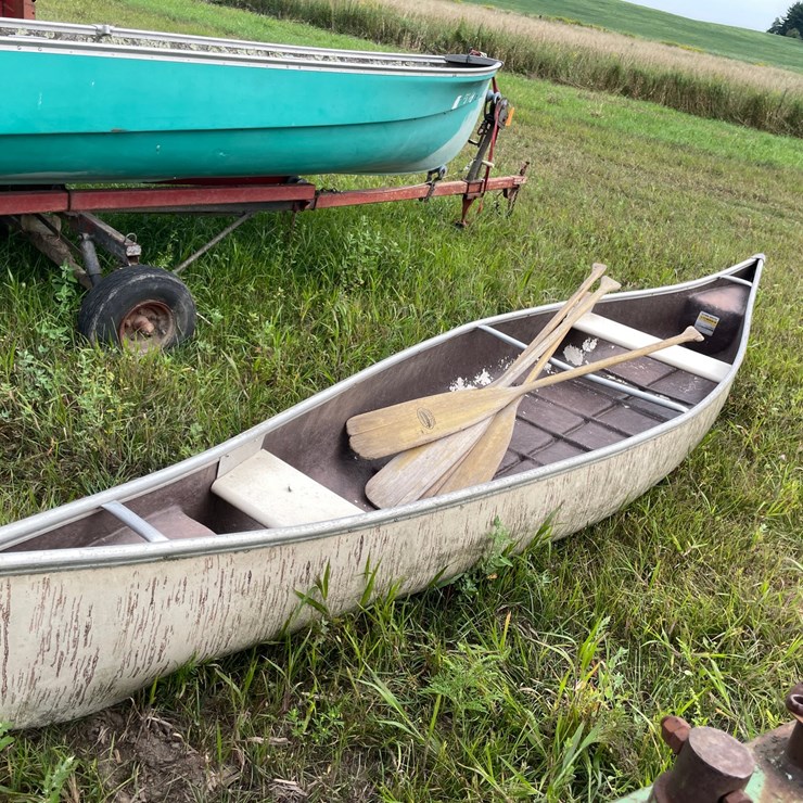 #2652 • American Fiberlite 15' Canoe