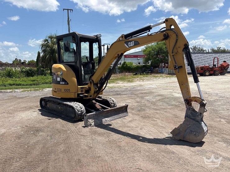 2010-caterpillar-303c-cr-mini-excavator-image-2