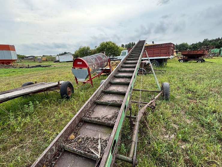 john-deere-300-image-15