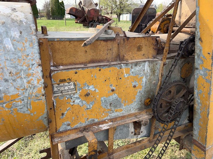 minneapolis-moline-model-dcorn-sheller-image-12
