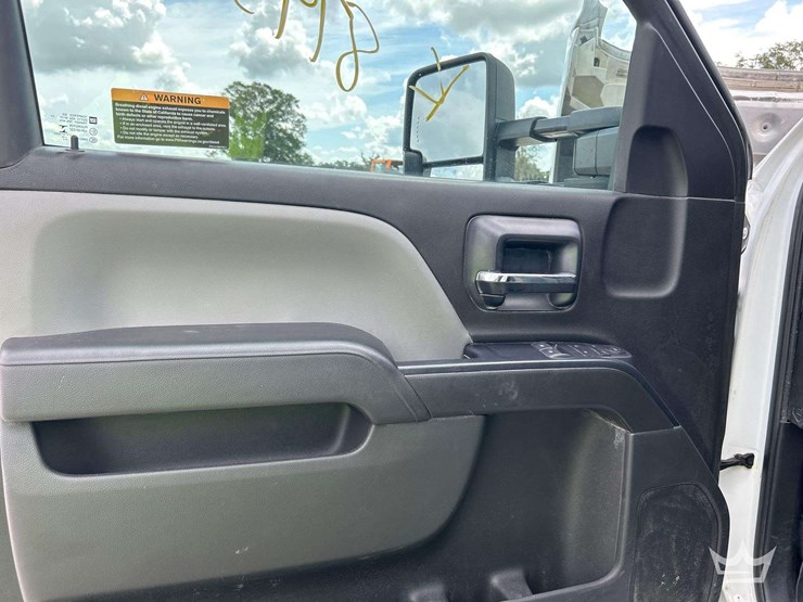 2019-chevrolet-silverado-5500hd-image-15