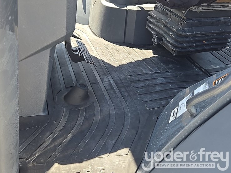 2019-deere-310sl-image-57