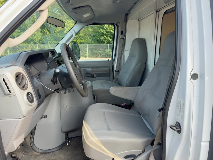 2011-ford-e350-image-20
