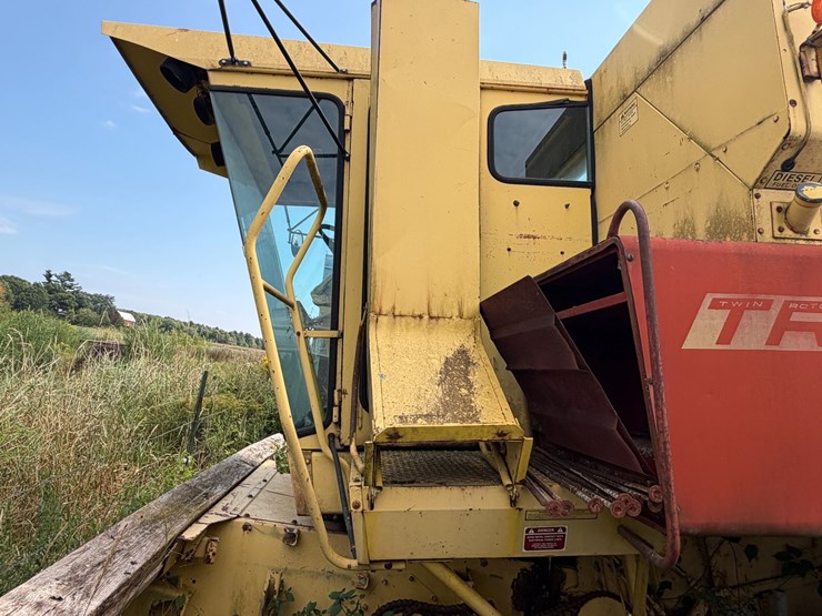 new-holland-tr70-image-16