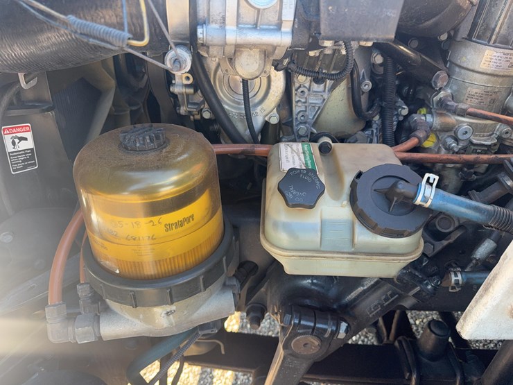 2012-freightliner-business-class-m2-112-day-cab-semi-image-11