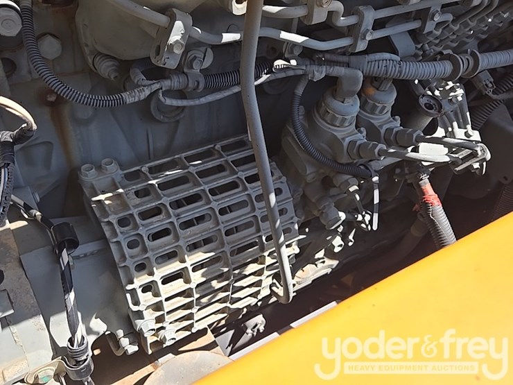 2011-deere-450d-lc-image-71