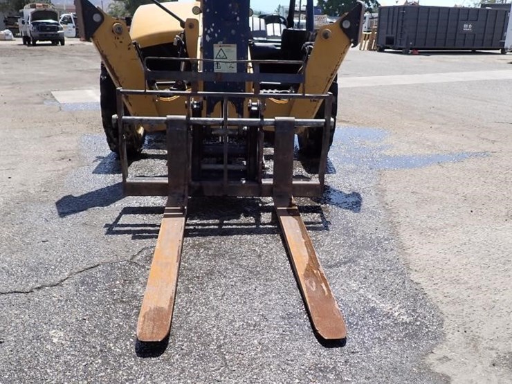 2020-caterpillar-tl943d-image-7