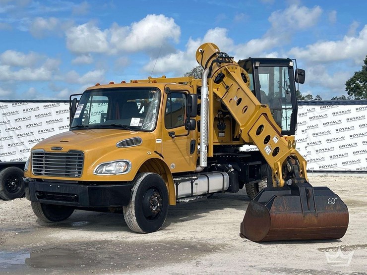 2017-freightliner-m2-106-image-1
