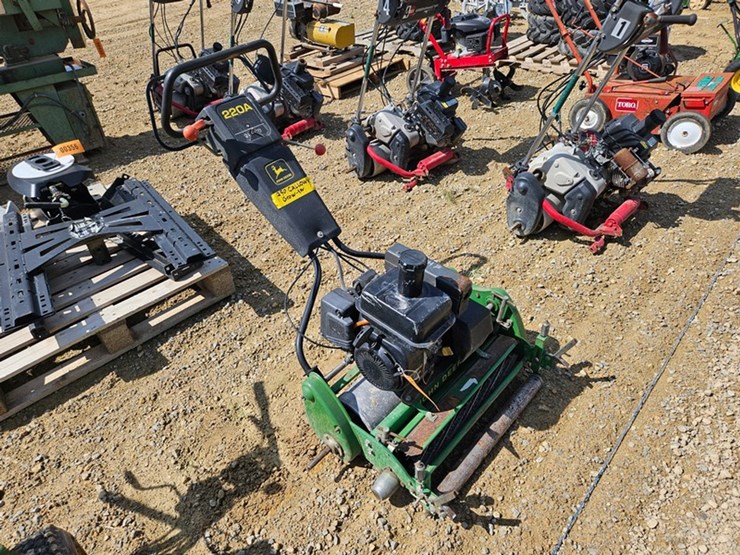 #30-•-john-deere-220a-greens-mower-image-6