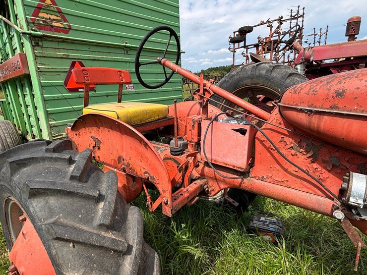 #2568-•-allis-chalmers-c-narrow-front-tractor-image-12
