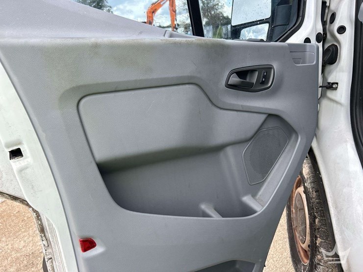 2016-ford-transit-image-12