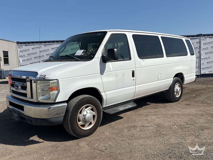 2013-ford-e350-image-2