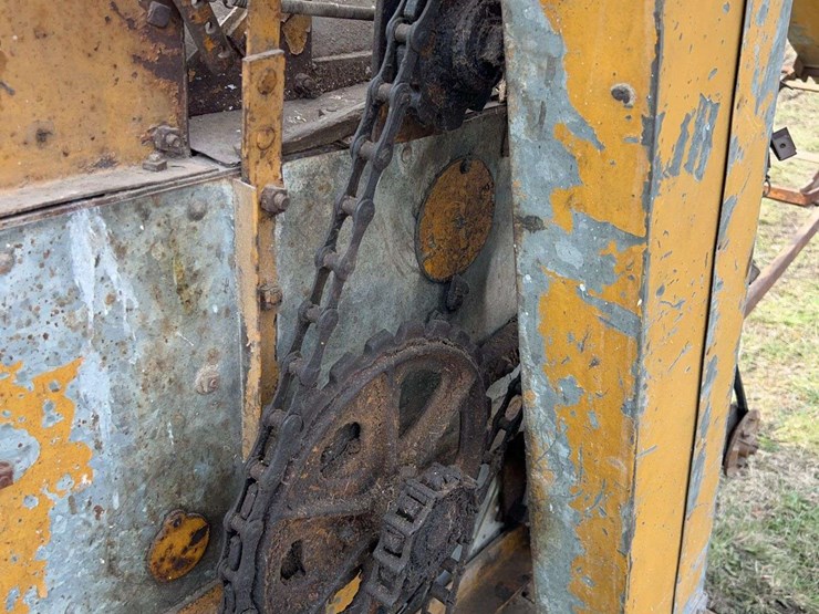 minneapolis-moline-model-dcorn-sheller-image-14