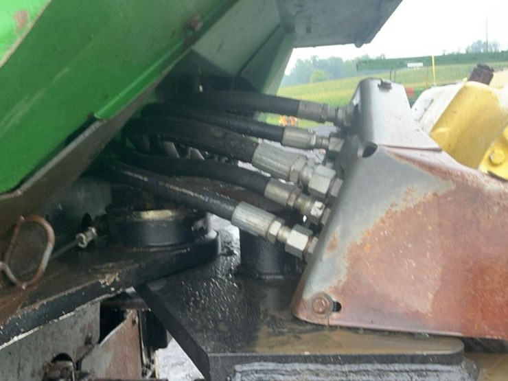 2014-deere-648h-image-45