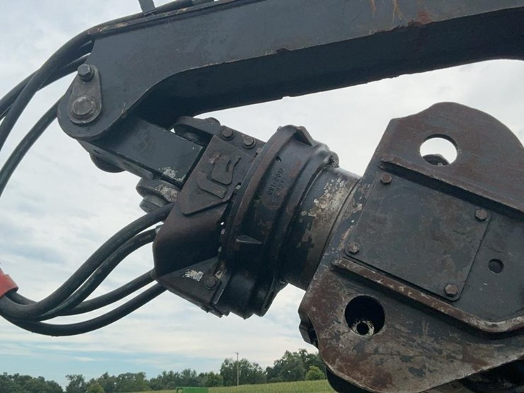 2015-deere-335d-image-32