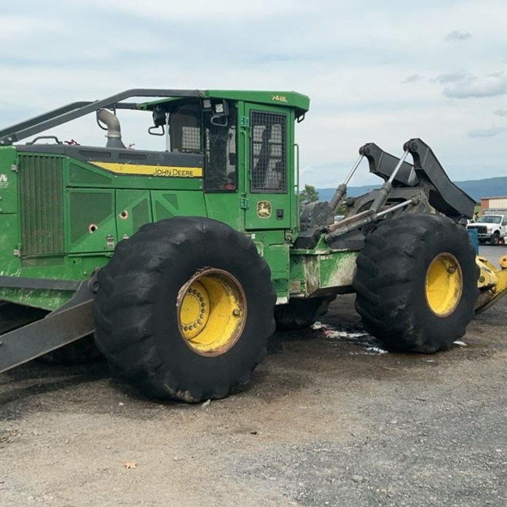 DEERE 748L