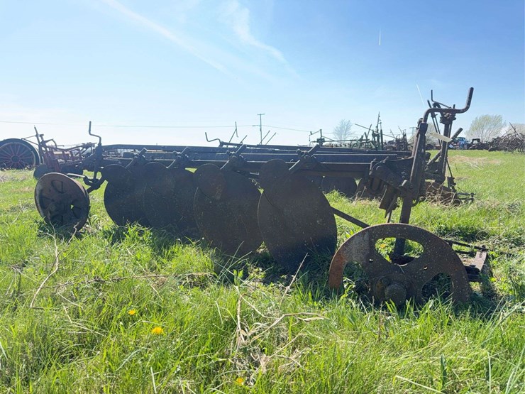 john-deere-disc-plow-image-1