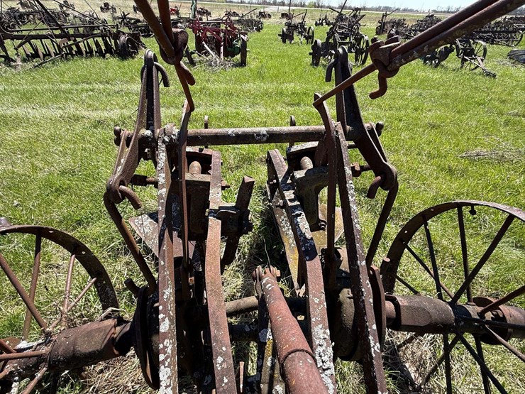 oliver-two-bottom-horse-drawn-walking-plow-with-no.-3-bottoms-image-7