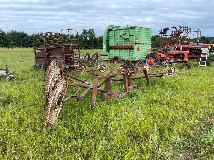#2613-•-(10)-wheel-v-rake-image-3