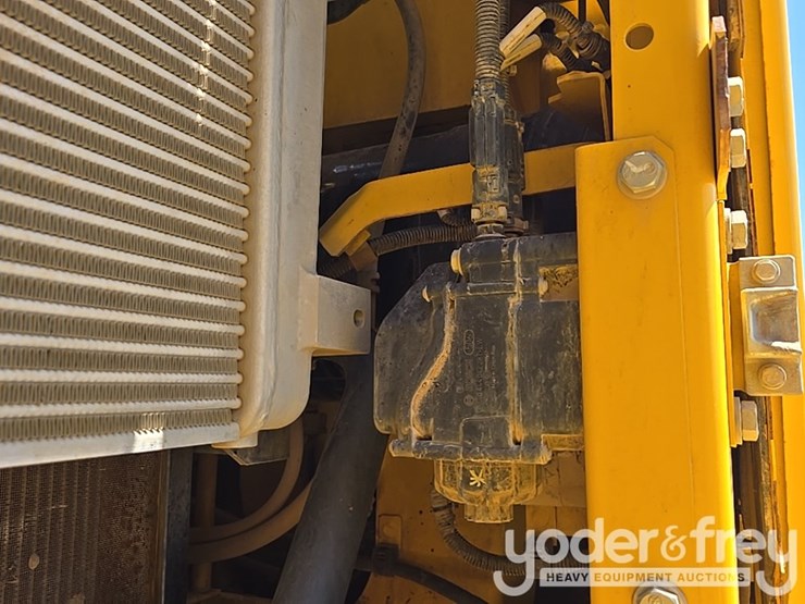2023-komatsu-pc360-lc-11-image-40