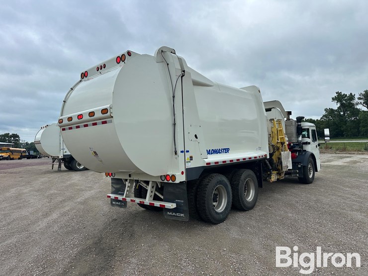 2024-mack-lr64-loadmaster-sideloader-t/a-garbage-truck-image-5