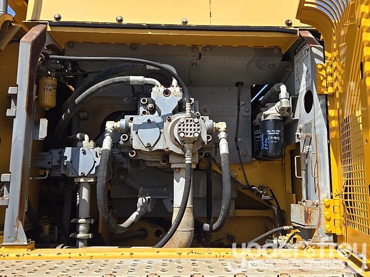 2011-deere-450d-lc-image-32