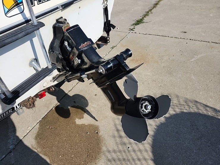 16ft-rinker-fish-&-ski-boat-image-4