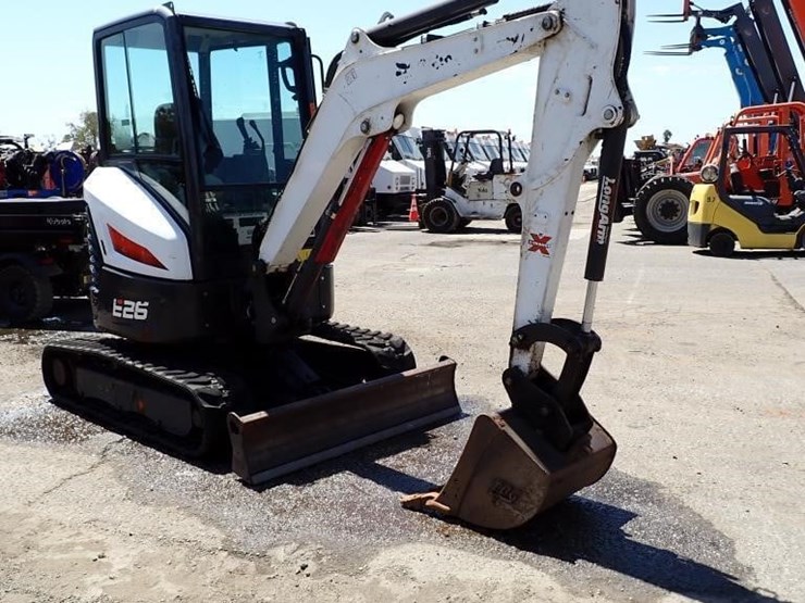 2021-bobcat-e26-image-2