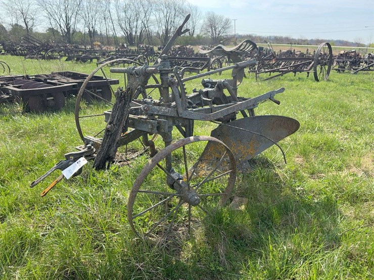 deering-14”-one-bottom-sulky-plow-image-7