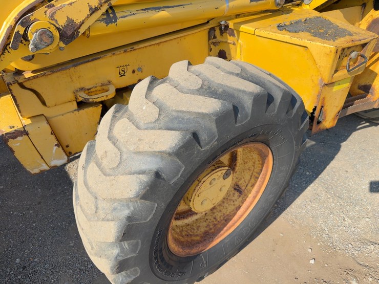 2005-deere-310sg-image-16
