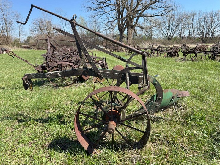 walking-plow-with-steel-wheels-&-trip-lift-image-6