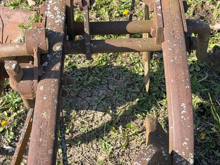 john-deere-12-image-5