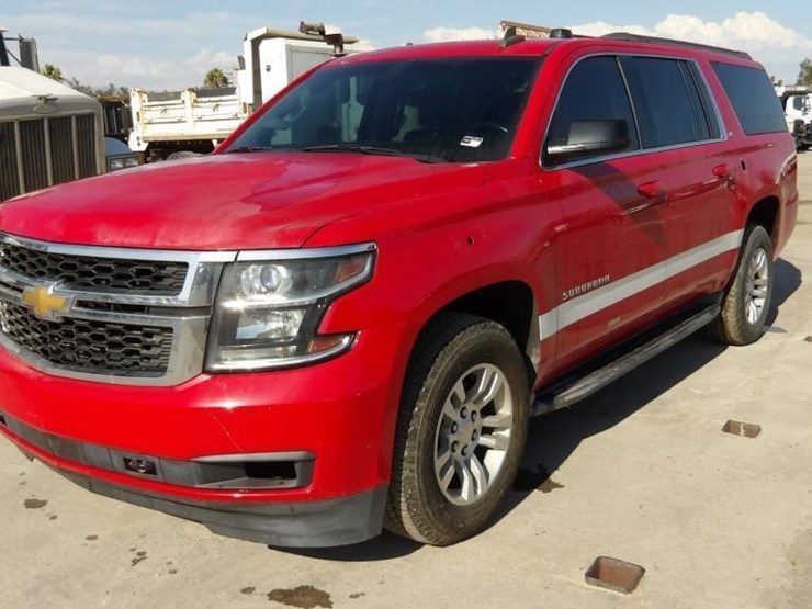 2016-chevrolet-suburban-image-1