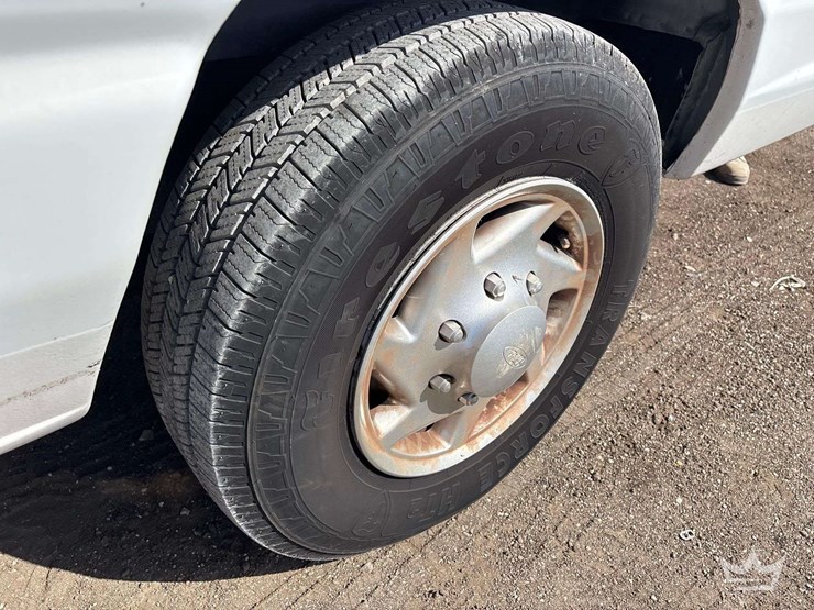 2013-ford-e350-image-28