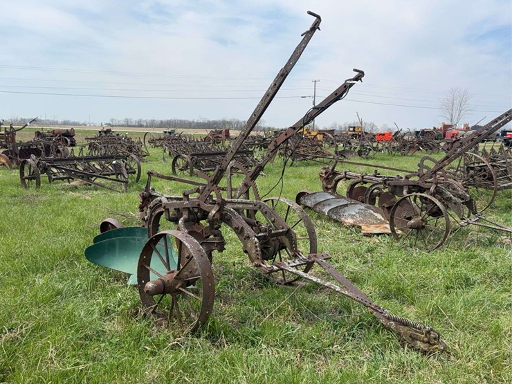 case-two-bottom-14”-pull-type-plow-image-1