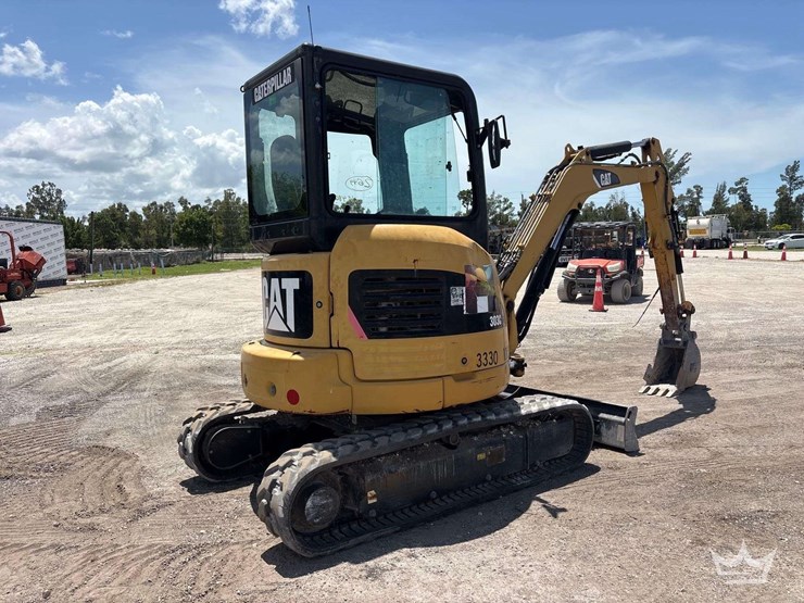2010-caterpillar-303c-cr-mini-excavator-image-3