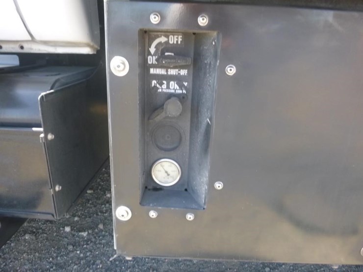 2016-ford-f650-image-32