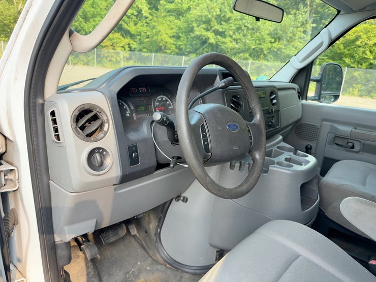 2011-ford-e350-image-21