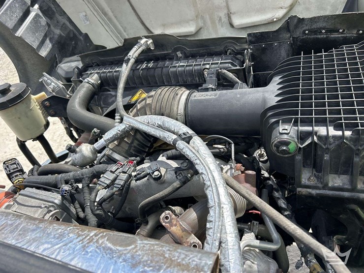 2019-chevrolet-silverado-5500hd-image-14