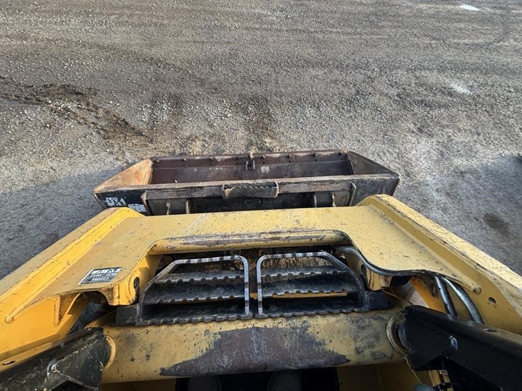 caterpillar-226b3-image-23