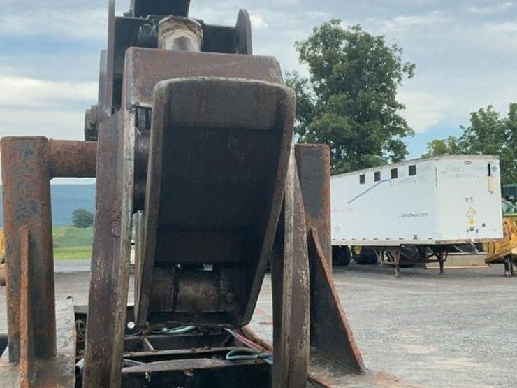 2015-deere-335d-image-35