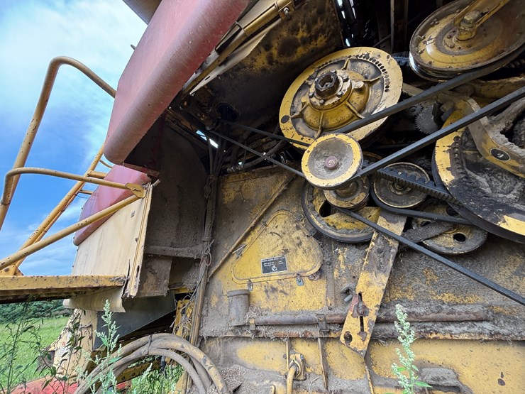 new-holland-tr86-image-44