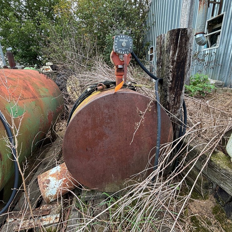 #2593 • 300 Gallon Gas Barrel