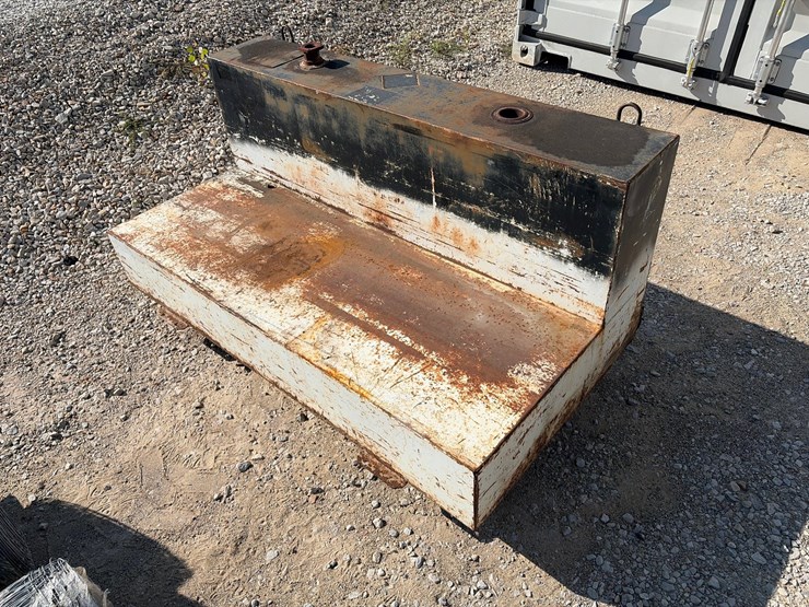 #16-•-105-gal-steel-fuel-tank-image-1