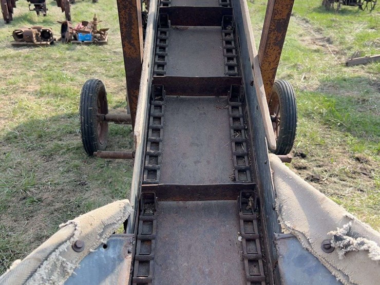 minneapolis-moline-model-dcorn-sheller-image-29