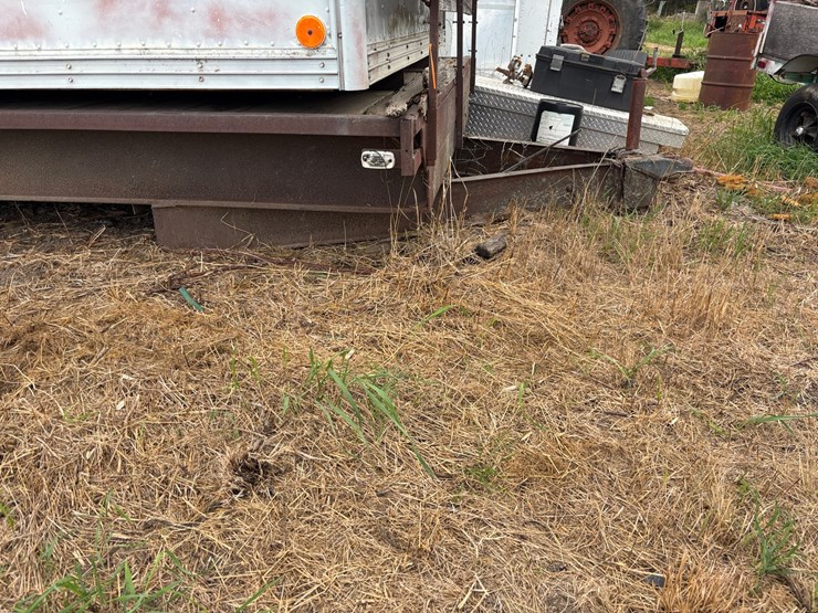 #2589-•-16'-tandem-axle-flatbed-trailer-(no-title,-for-parts)-image-3