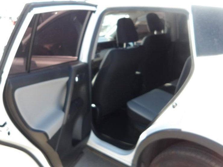 2017-toyota-rav4-image-17